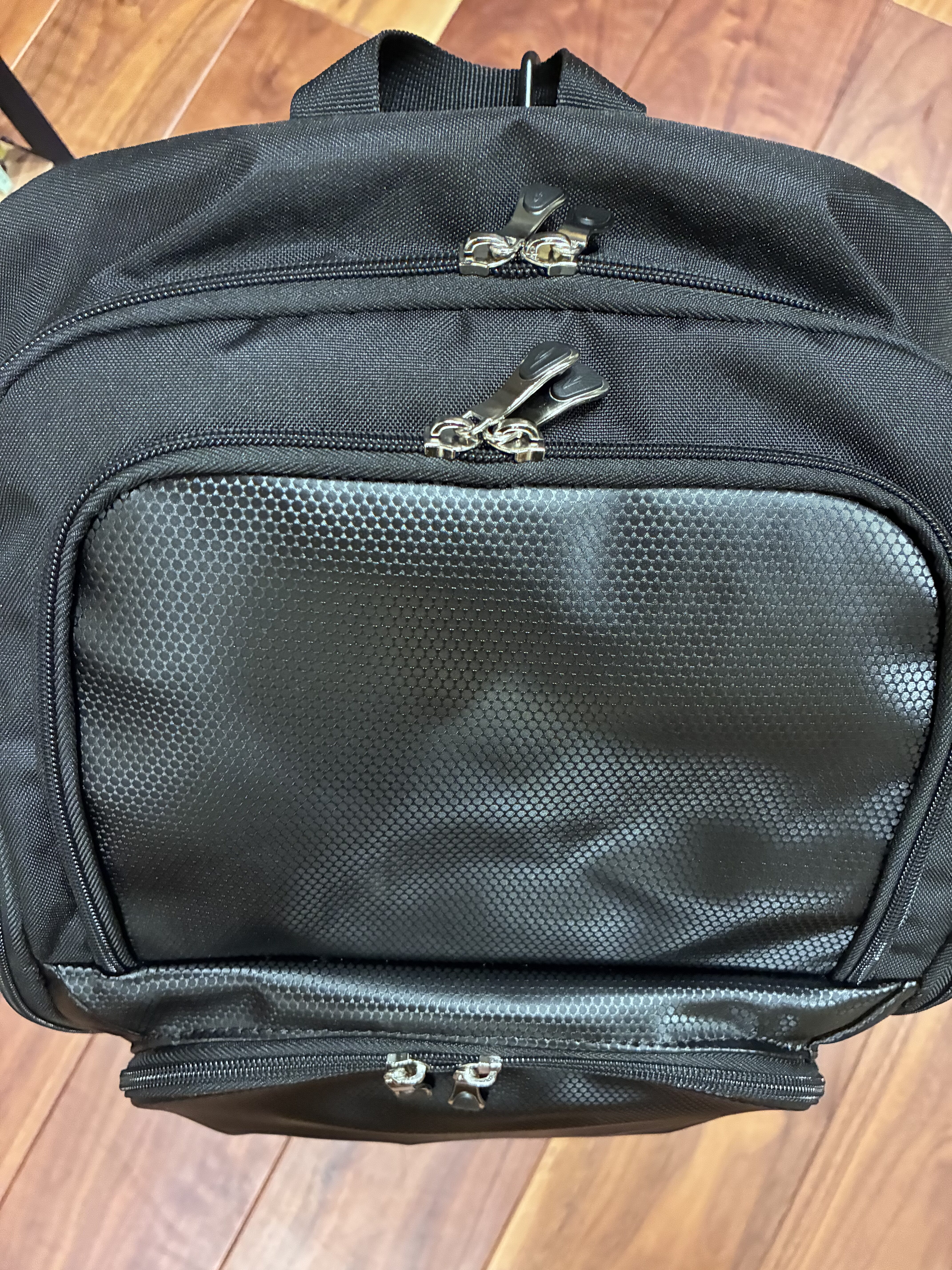 TIGORA野球バックパック46Lのダブルファスナー